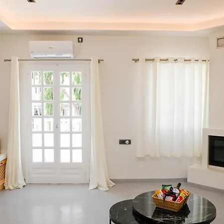 Apartman Omnia Fíra